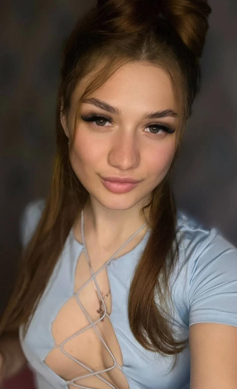 XXX Porn Photo of Nude CharaVaz 8
