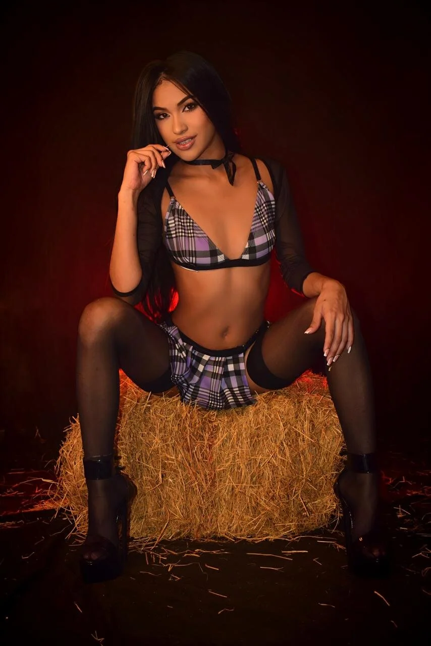 XXX Porn Photo of Nude Elettra_bennet 25