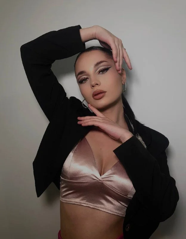 XXX Porn Photo of Nude Vivian_Silk 5