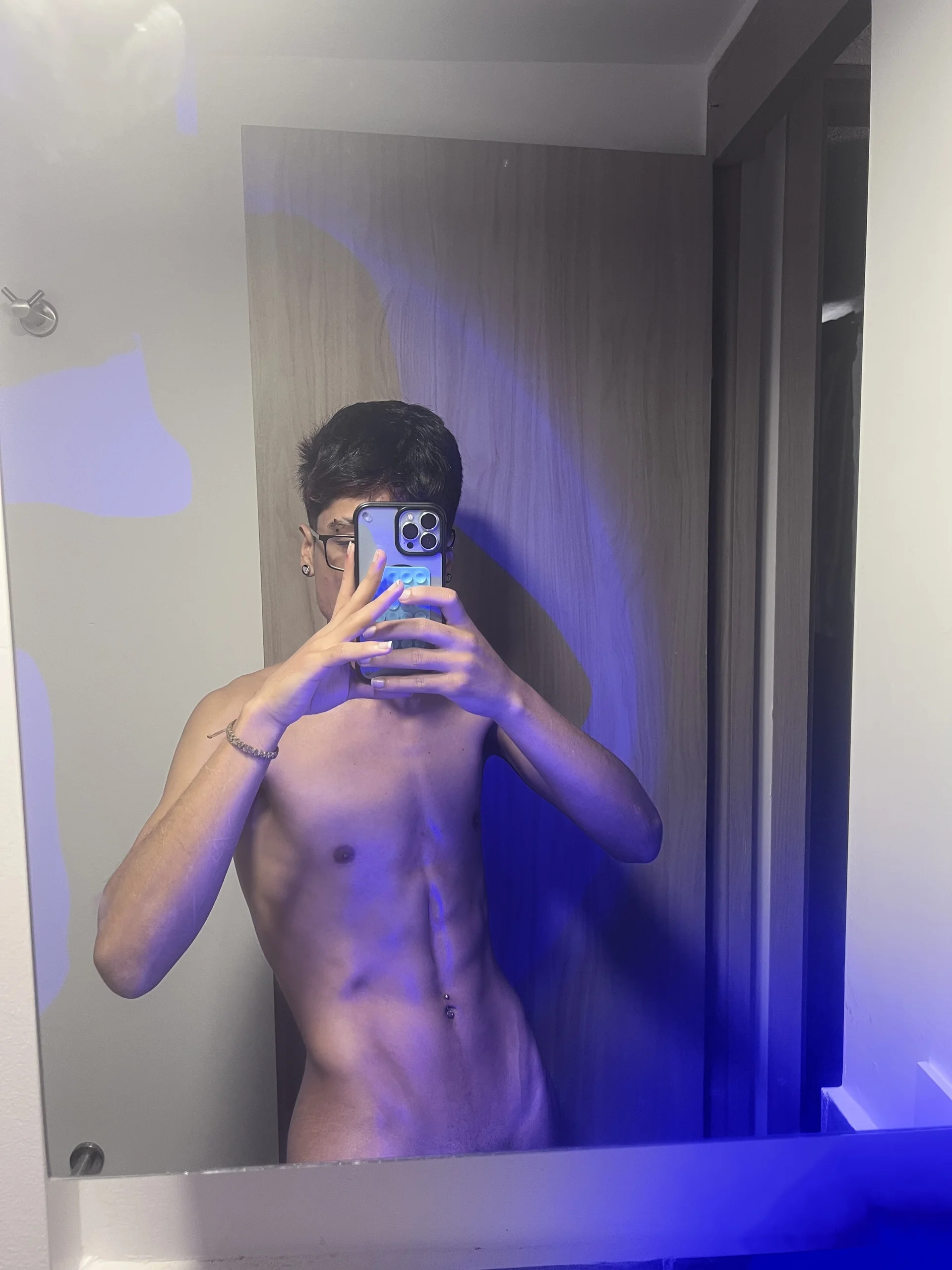 XXX Porn Photo of Nude ronald_thompson20 22