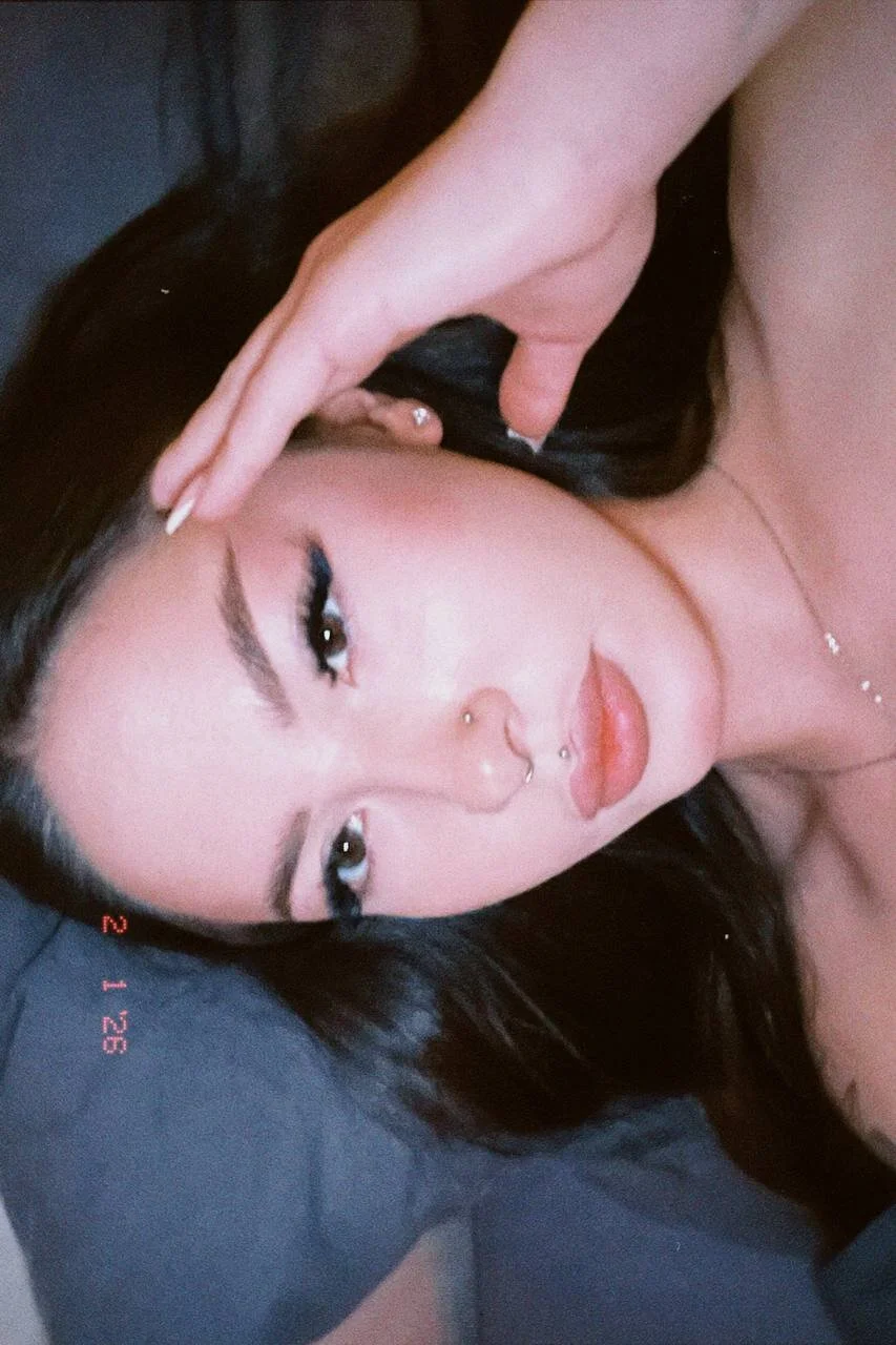 XXX Porn Photo of Nude bratdealer 1
