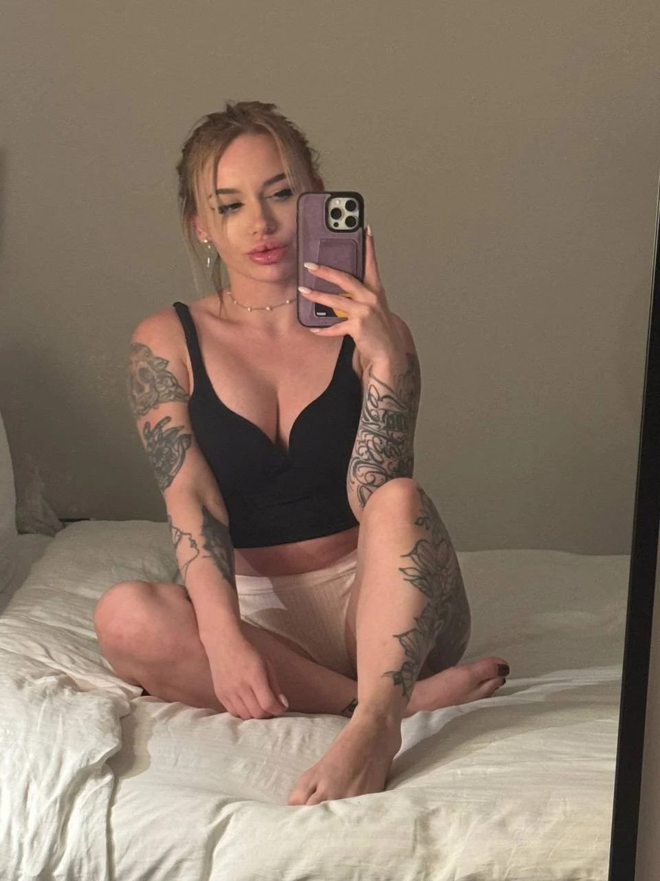XXX Porn Photo of Nude sweatslisa 13