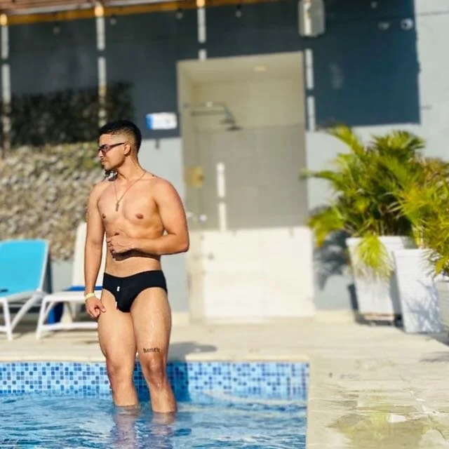 XXX Porn Photo of Nude liam_collins21 2