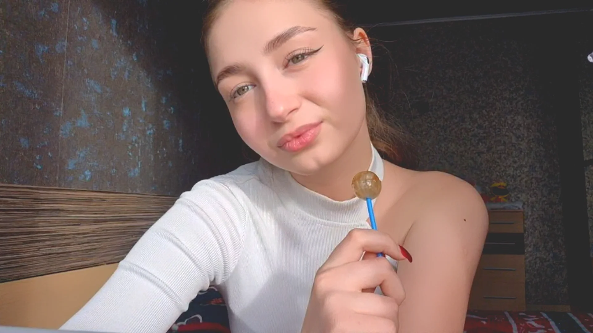 XXX Porn Photo of Nude MousyHello 2