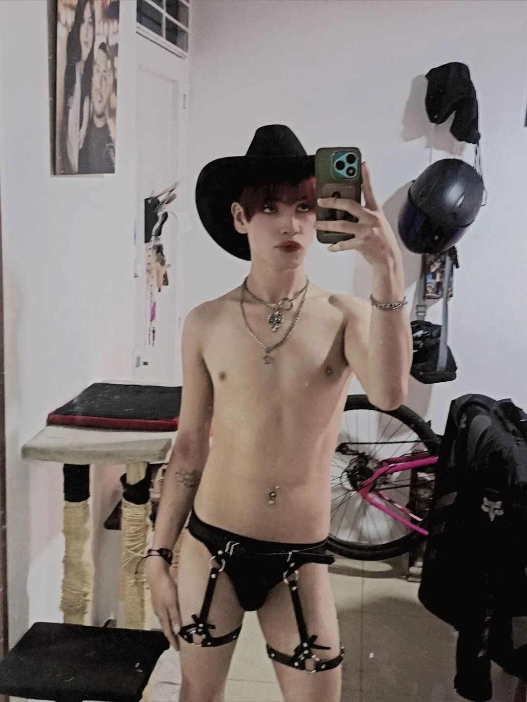 XXX Porn Photo of Nude Luckystricke_tay 13