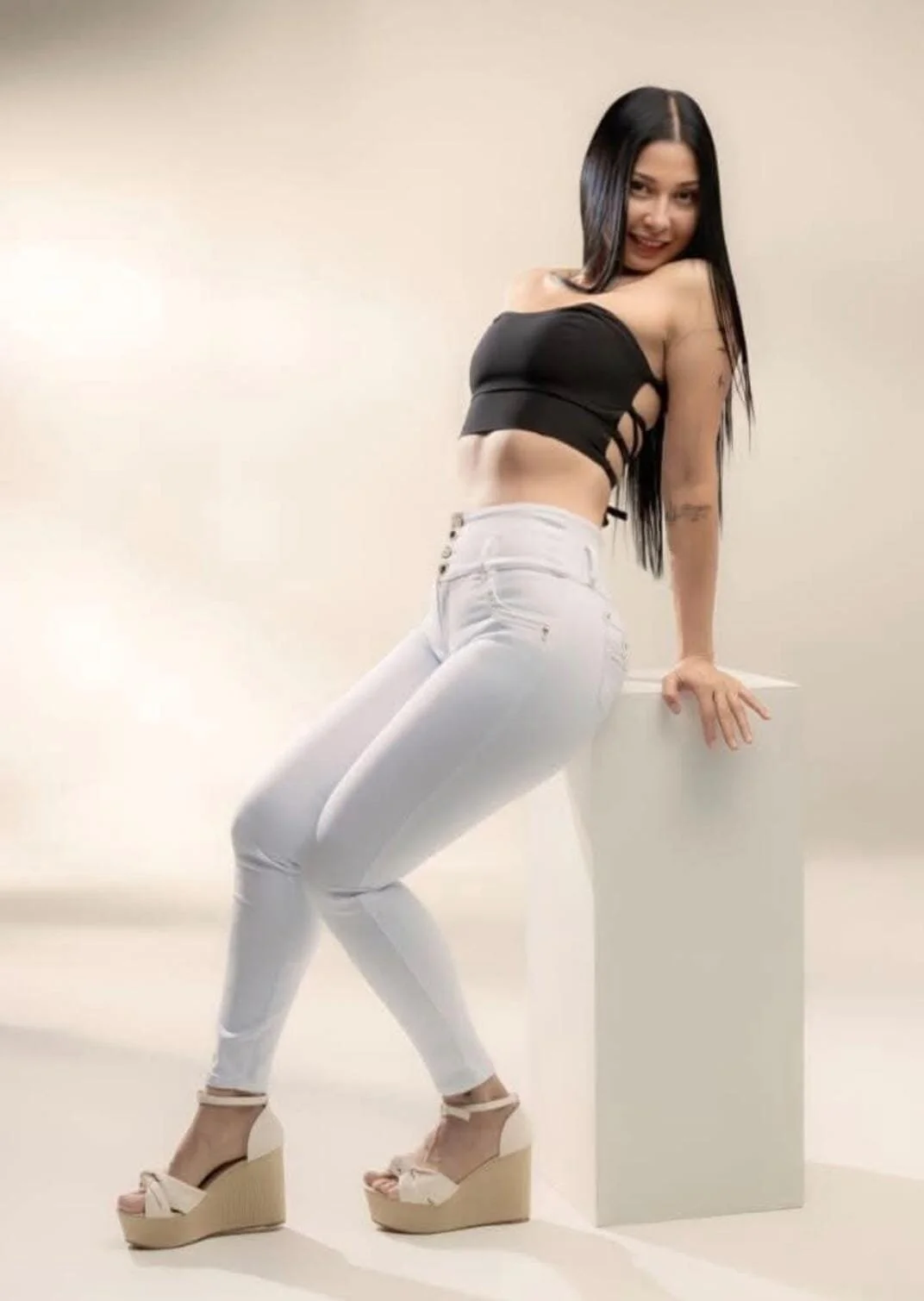 XXX Porn Photo of Nude Coralay_Wills 2