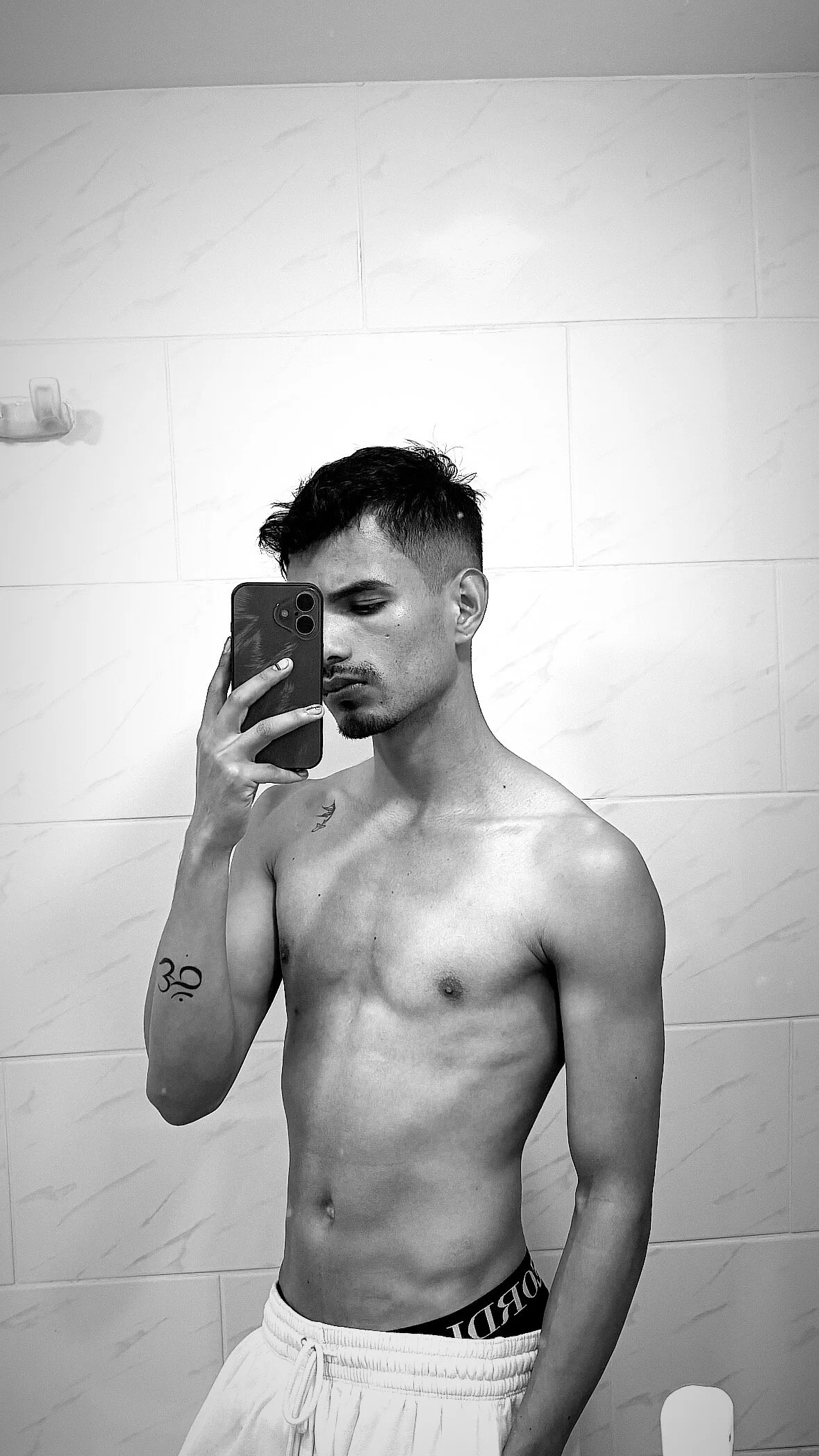 XXX Porn Photo of Nude diego_latino 4
