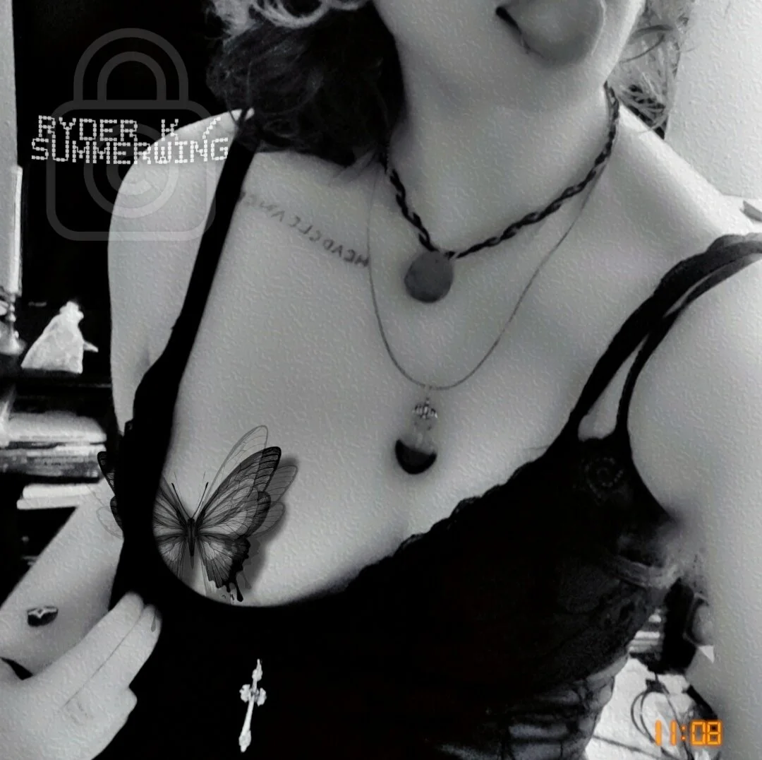 XXX Porn Photo of Nude summer-wing 11