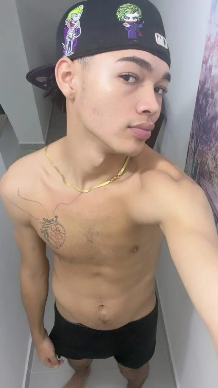 XXX Porn Photo of Nude Enyer_twin1 4