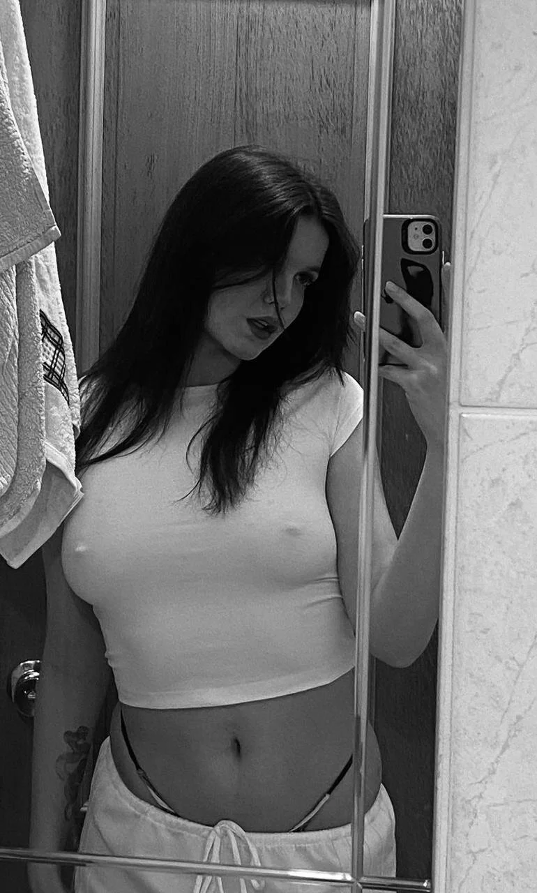 XXX Porn Photo of Nude AleshaDute 5