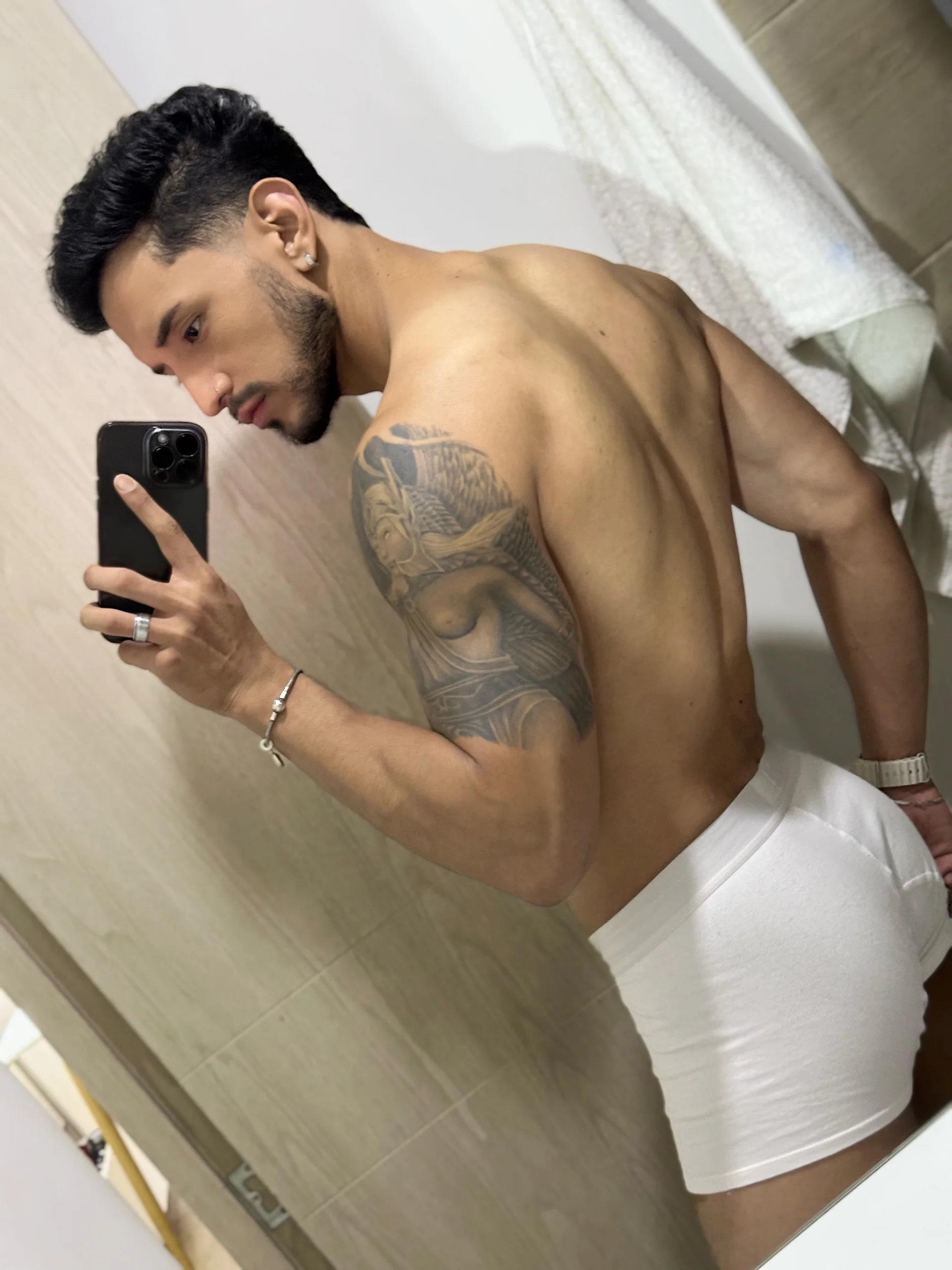 XXX Porn Photo of Nude AxelKing1326 5