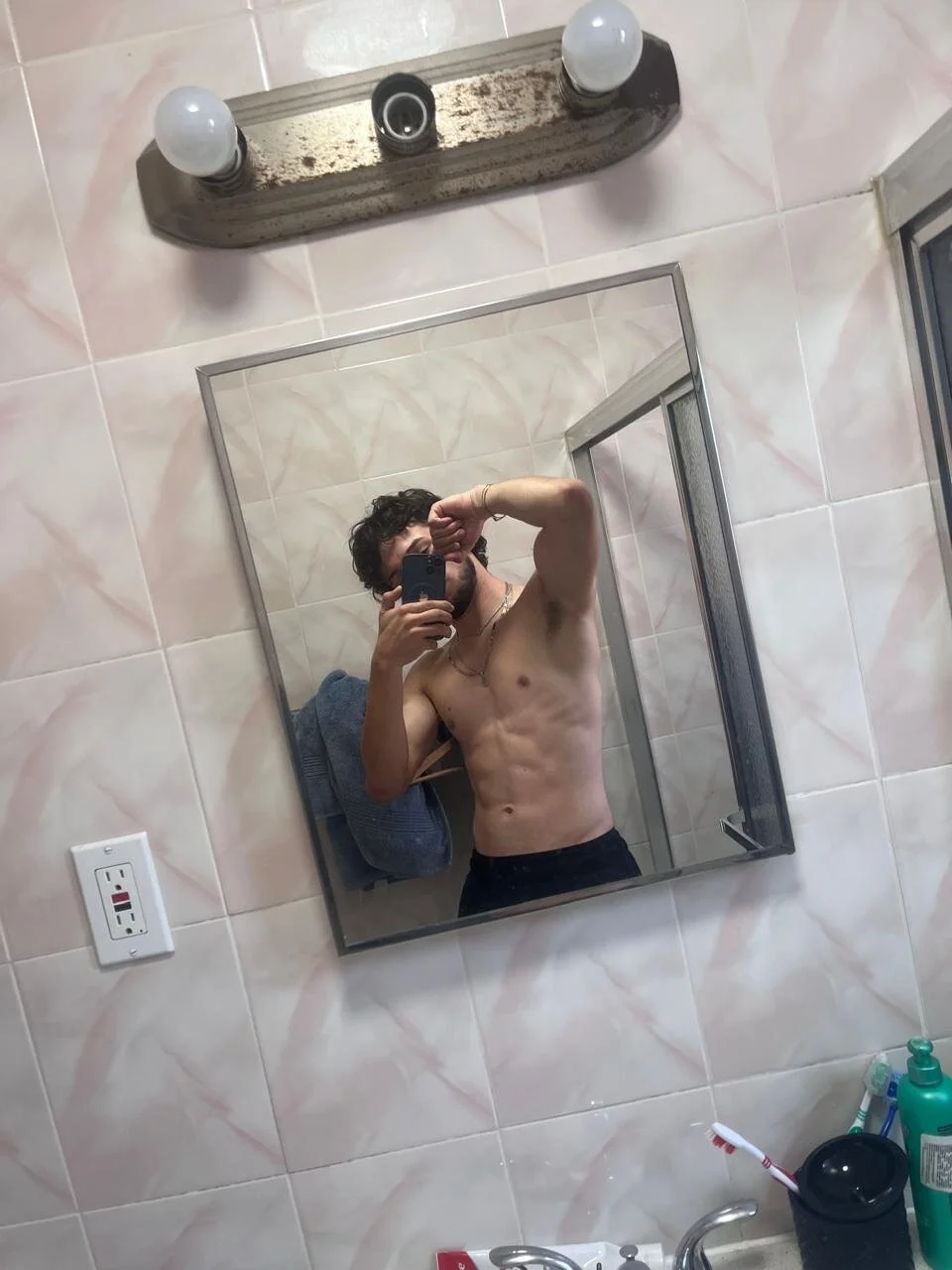 XXX Porn Photo of Nude noah_red 2