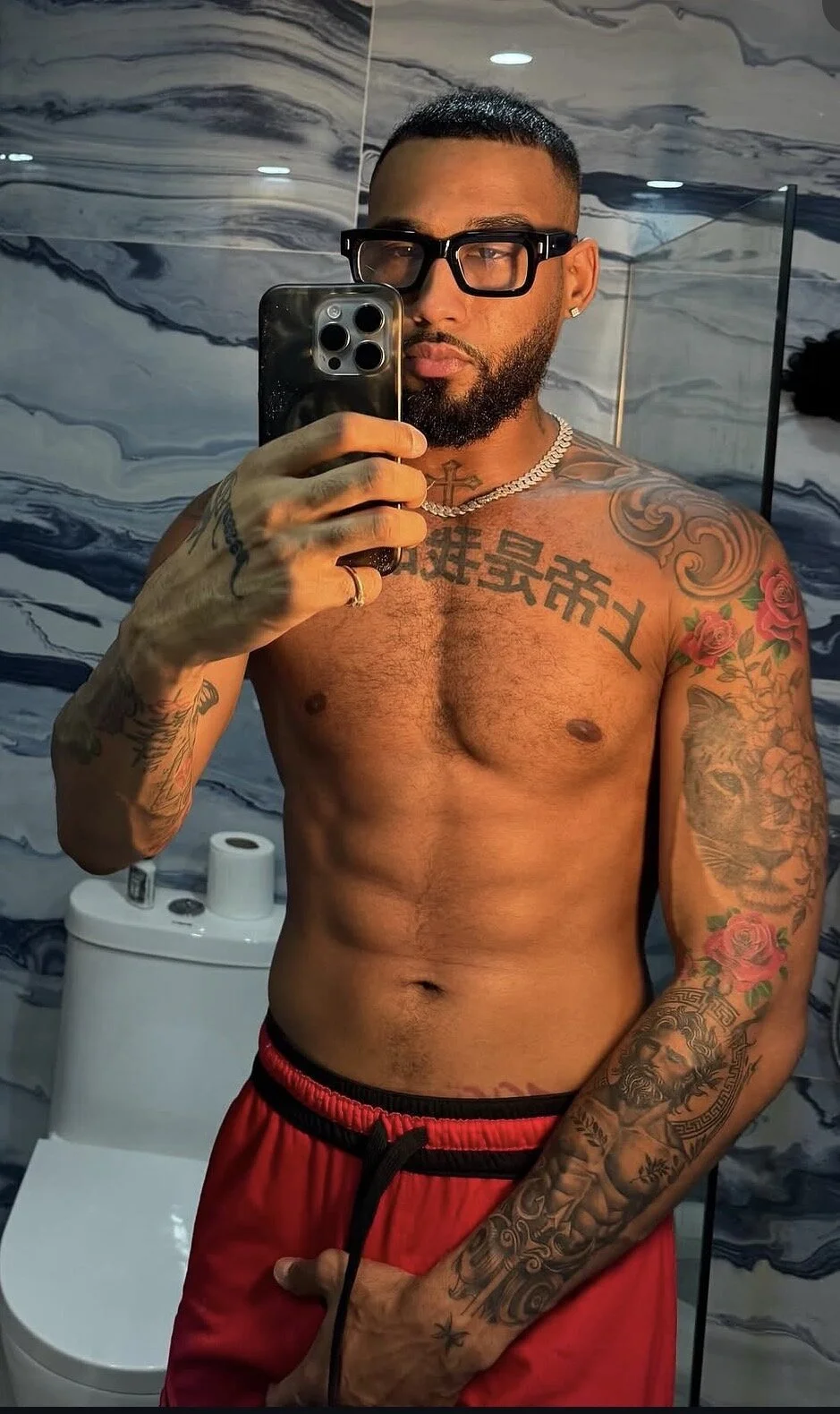 XXX Porn Photo of Nude Mennhot 9