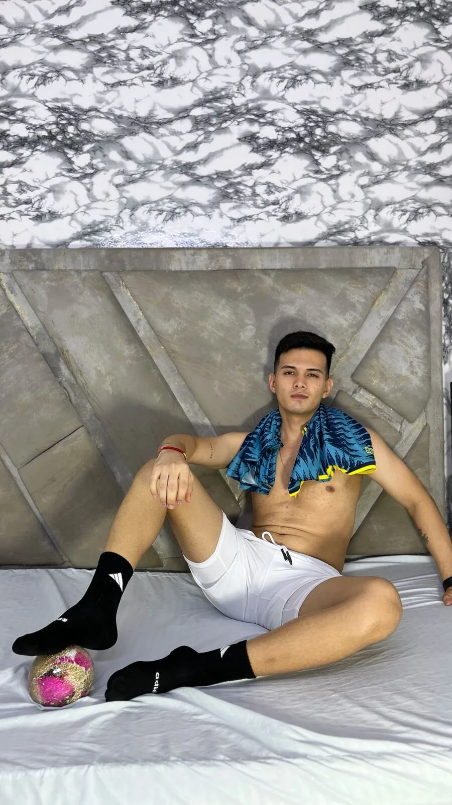 XXX Porn Photo of Nude GoldenBoyM 30