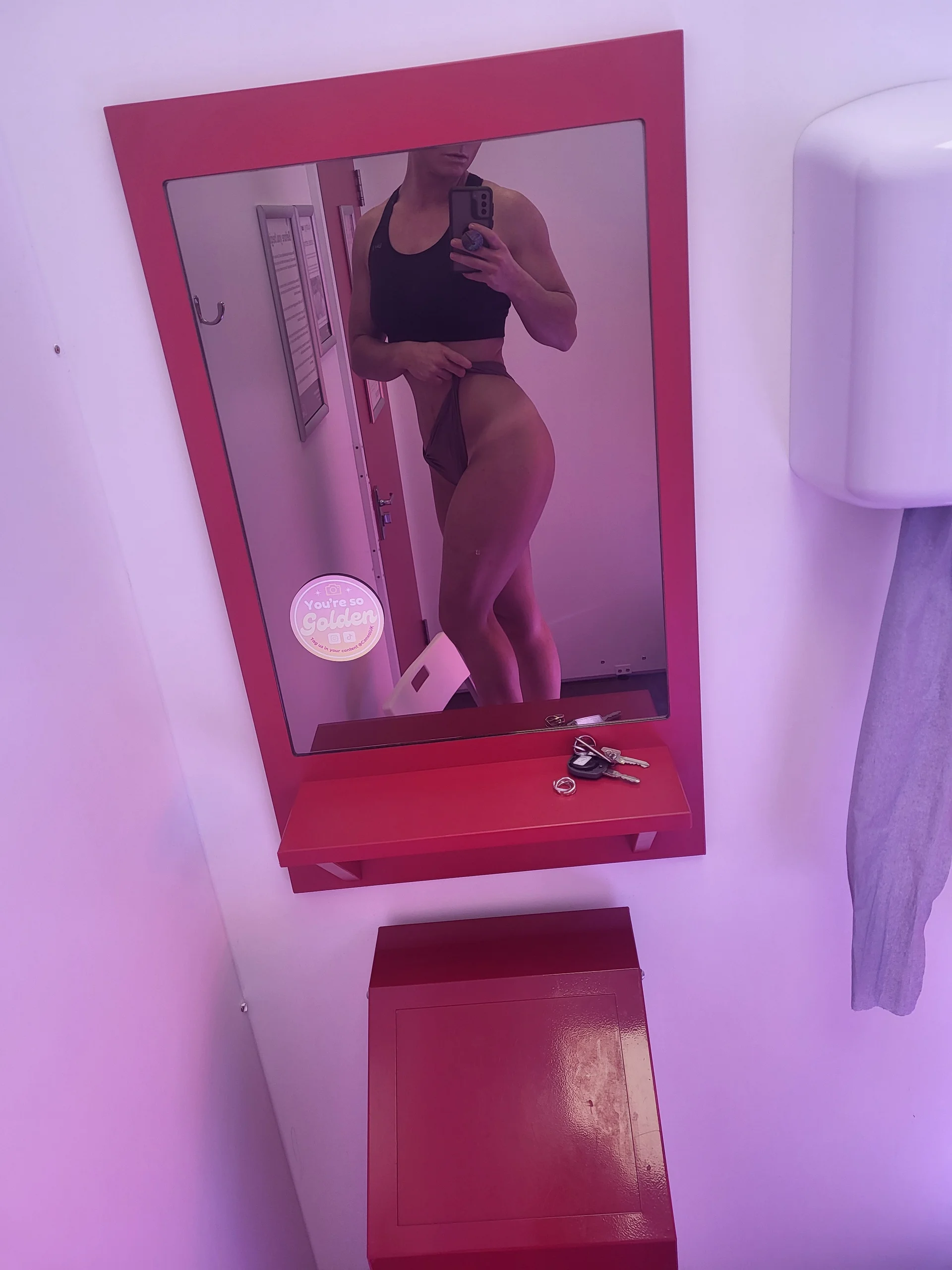 XXX Porn Photo of Nude MuscleMommy40 1