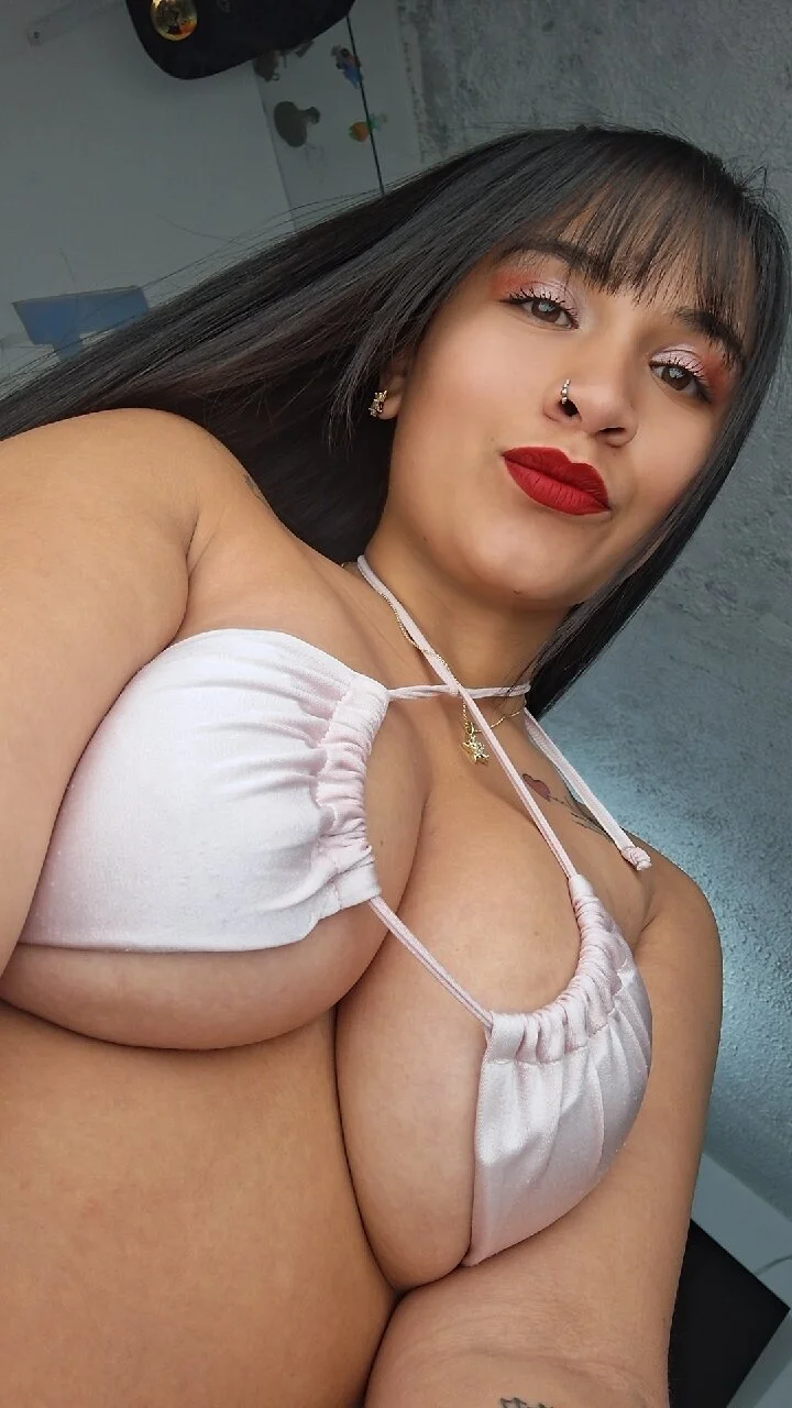 XXX Porn Photo of Nude annyxthom 2