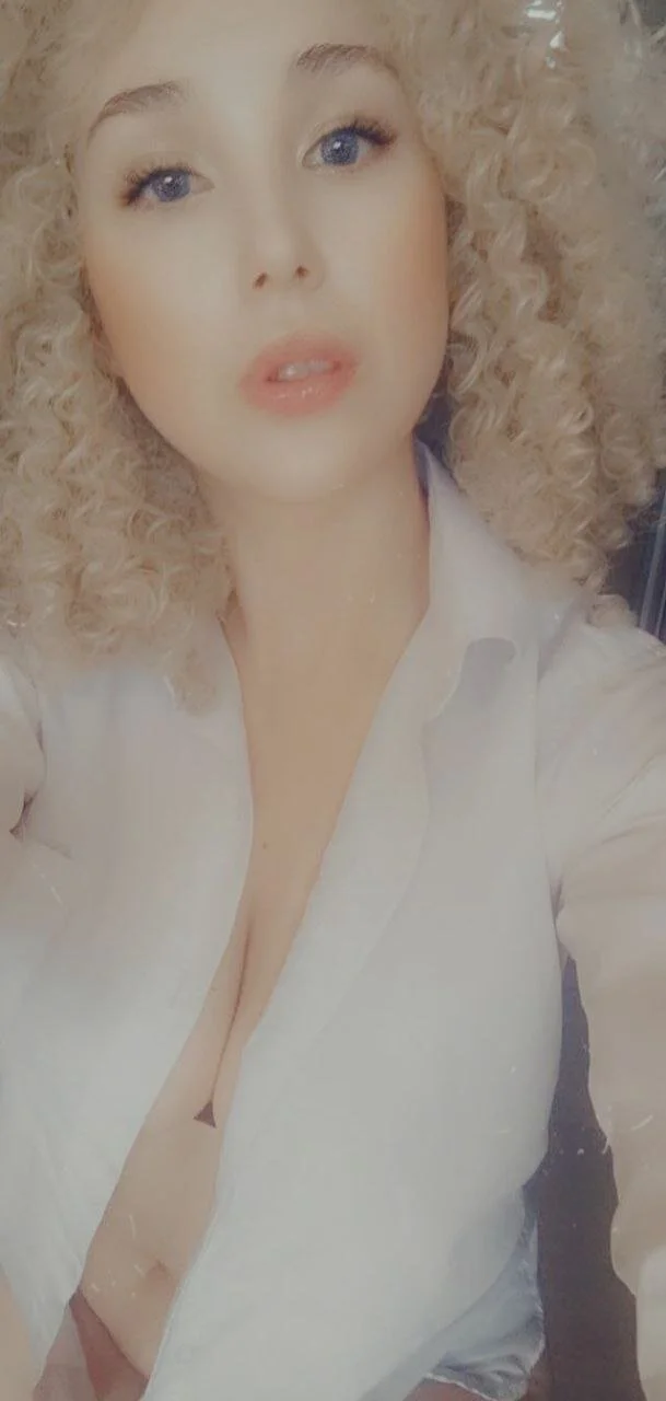 XXX Porn Photo of Nude CarolMay 2