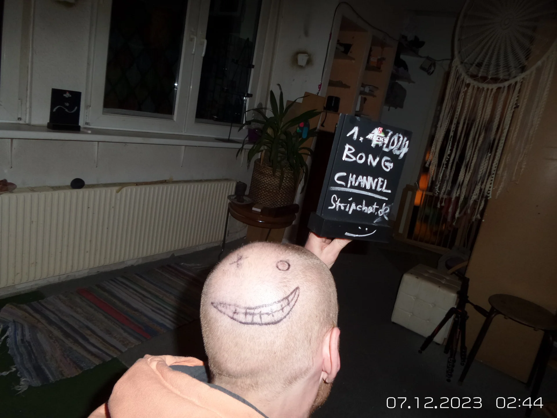 XXX Porn Photo of Nude BongChannel 8