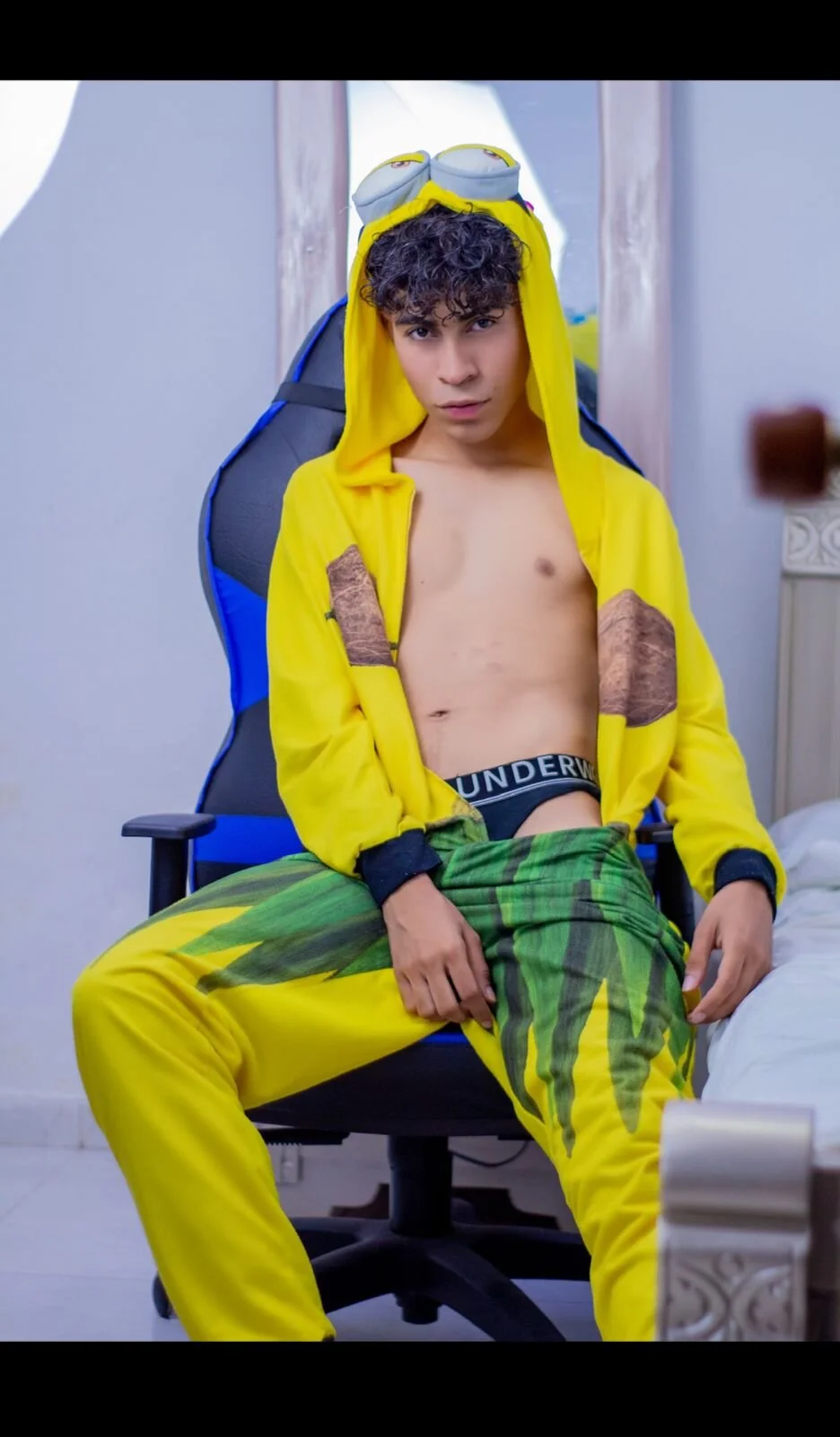 XXX Porn Photo of Nude huge_armound 10