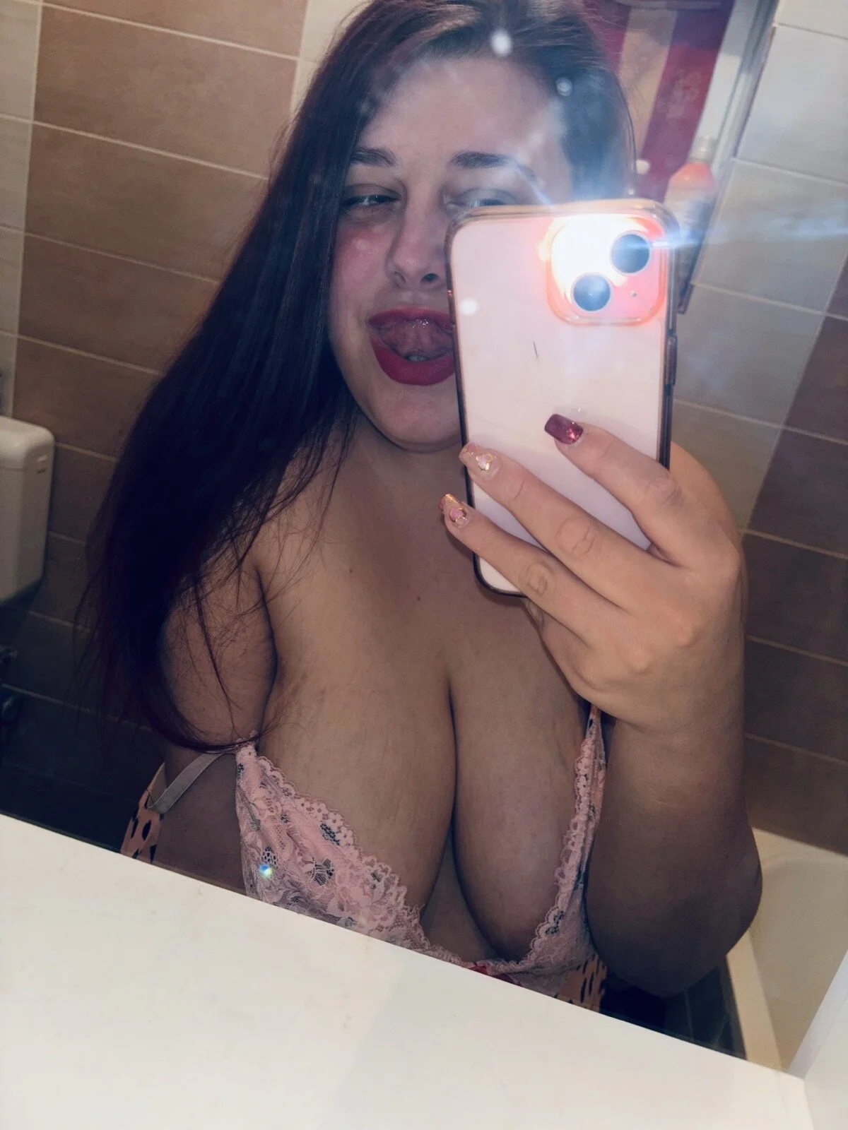 XXX Porn Photo of Nude Vikkancs_X 2
