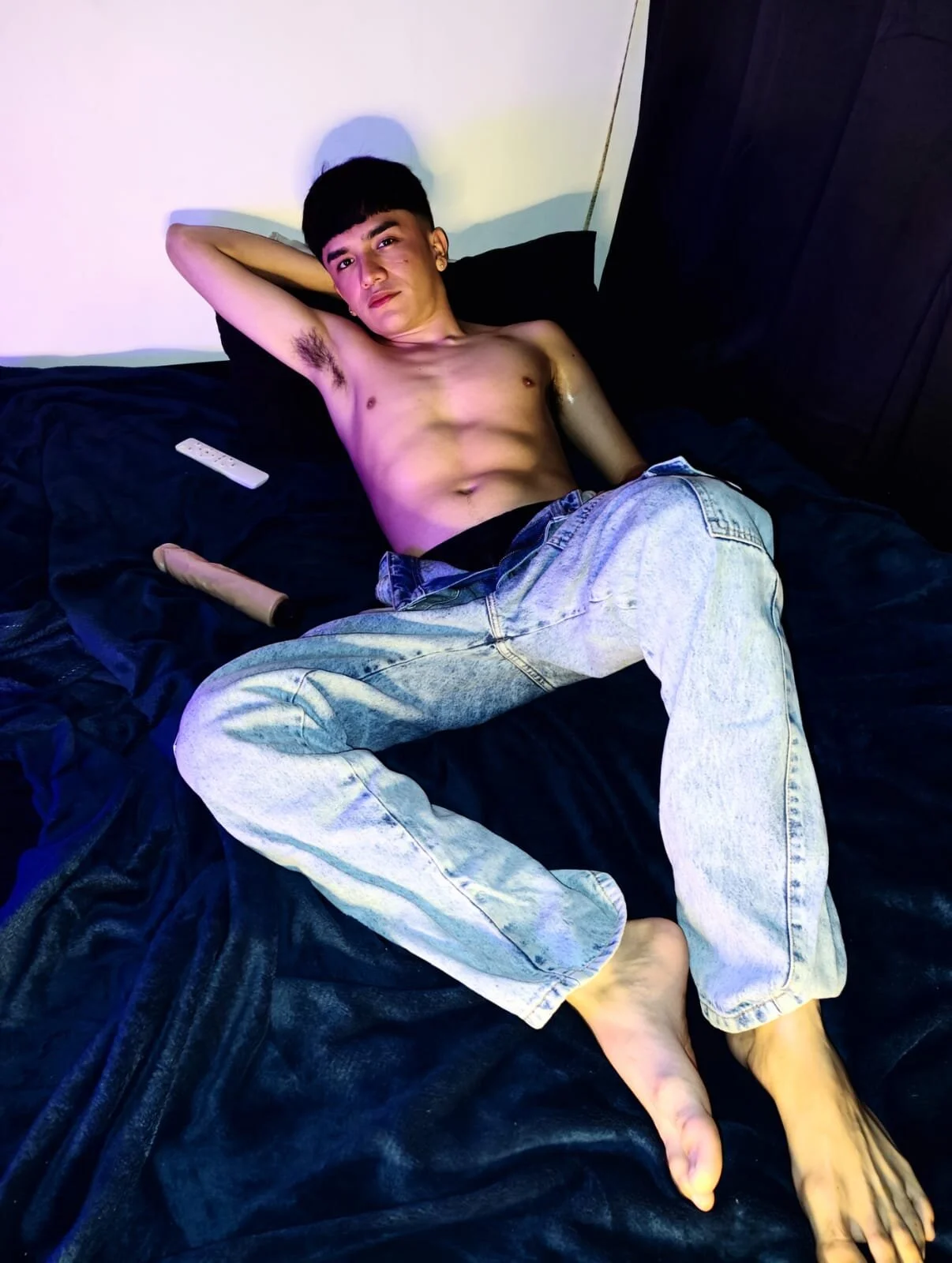 XXX Porn Photo of Nude benji_hoter 69