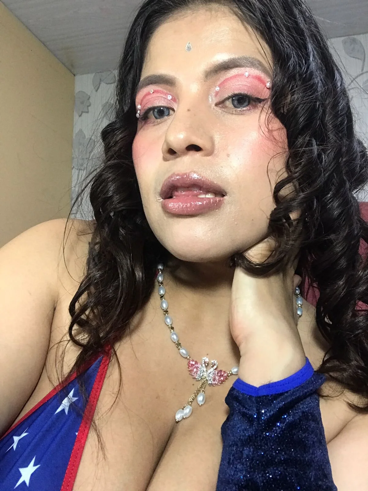XXX Porn Photo of Nude CurvyJulieth 1