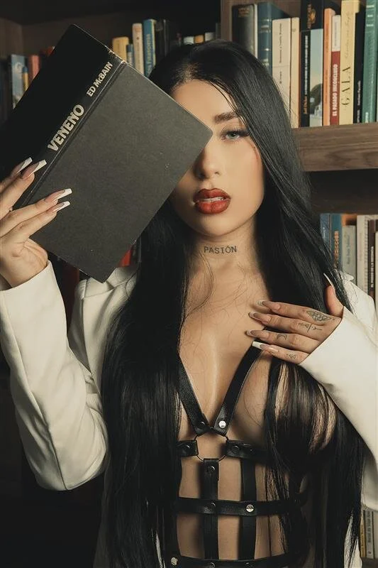 XXX Porn Photo of Nude MadelineFox 313