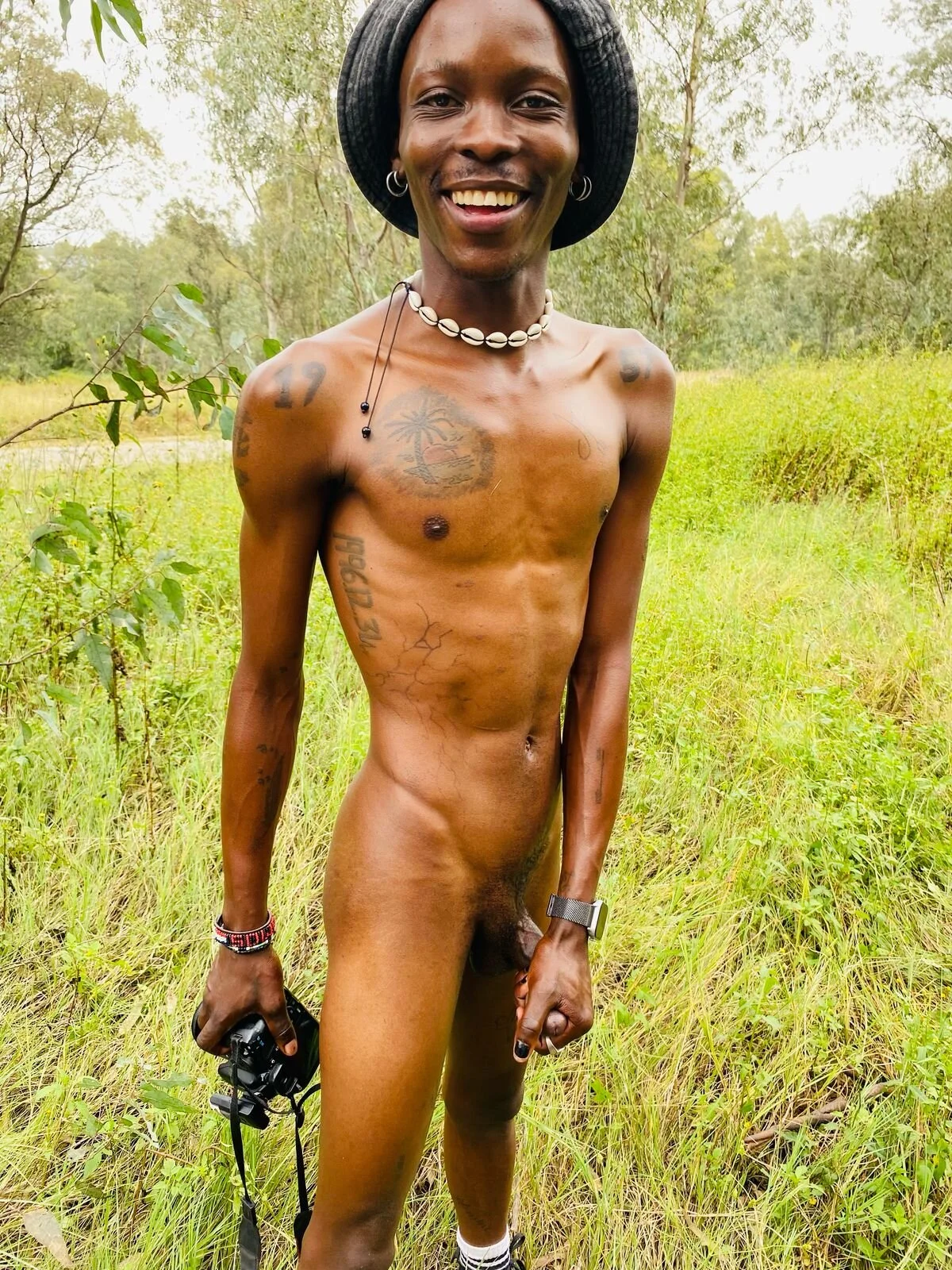 XXX Porn Photo of Nude SknnyLarryBoy 16