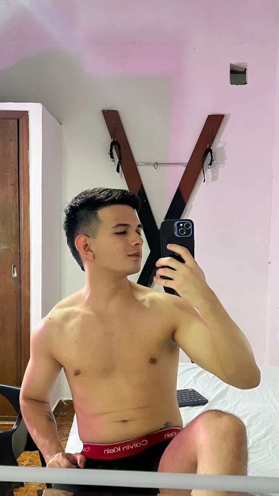 XXX Porn Photo of Nude GoldenBoyM 27