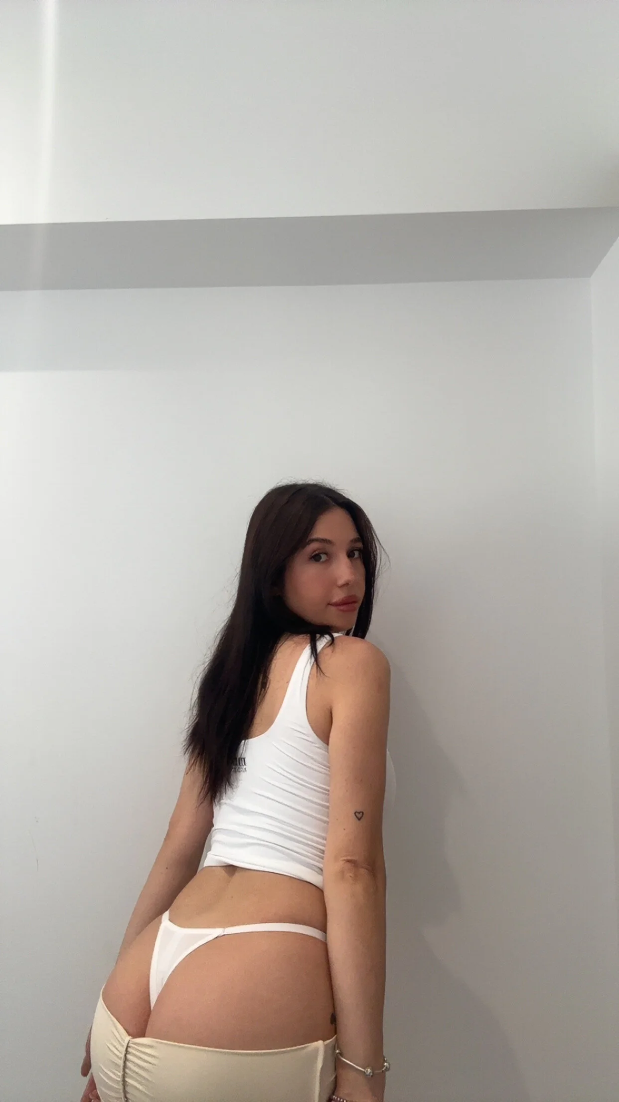 XXX Porn Photo of Nude InsideMia 35