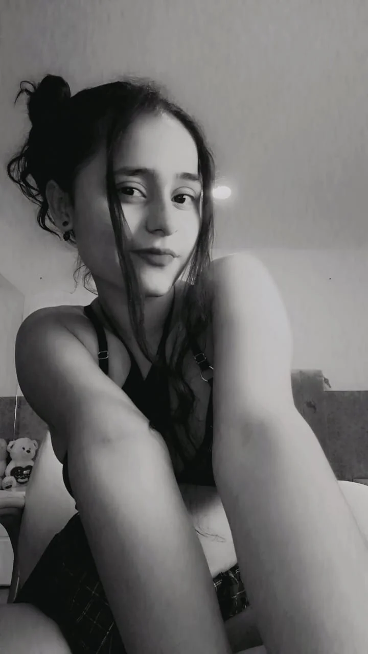 XXX Porn Photo of Nude Giselle_Roldan 30