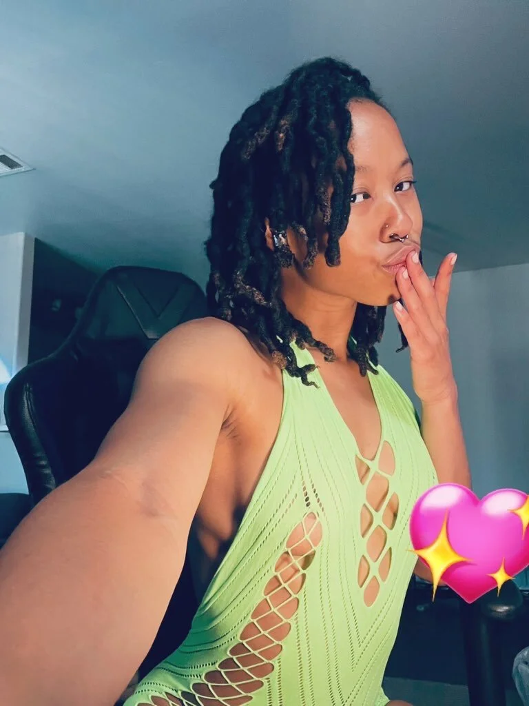XXX Porn Photo of Nude thebrattygoddess 3