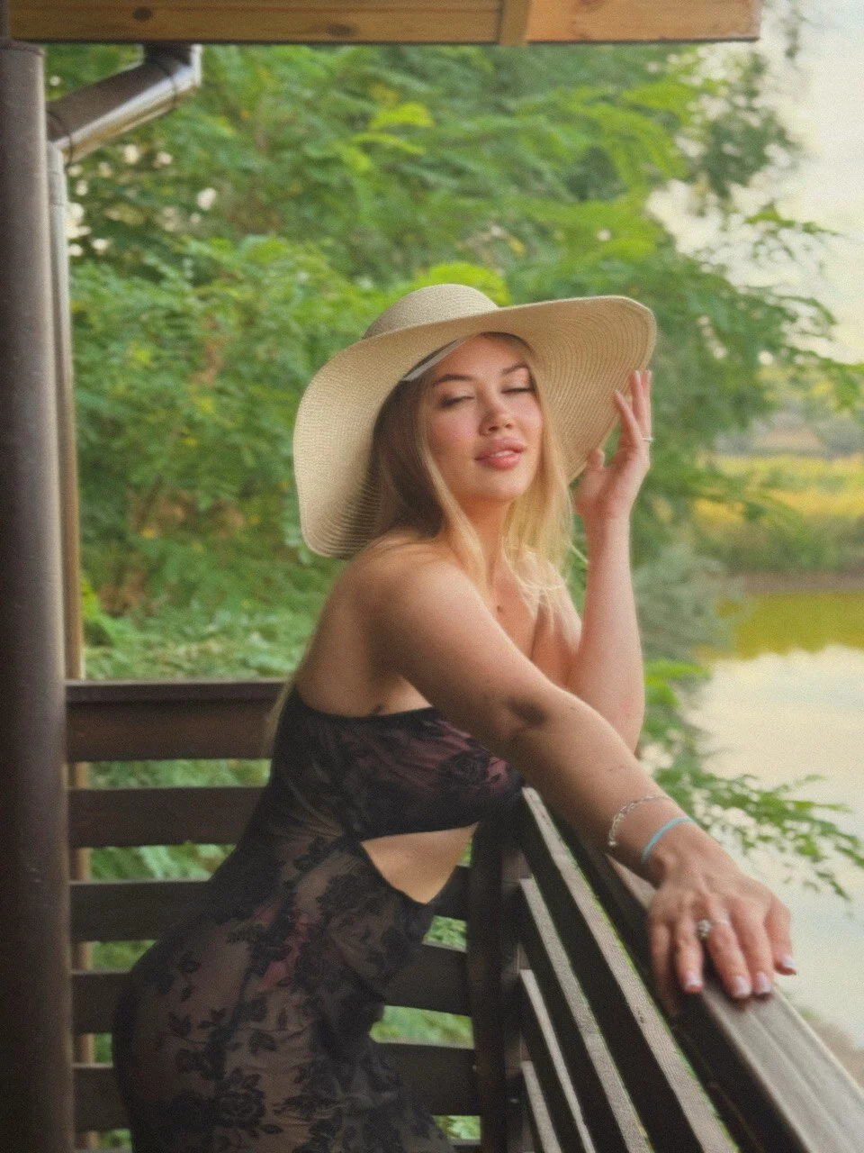 XXX Porn Photo of Nude HannahWillow 6