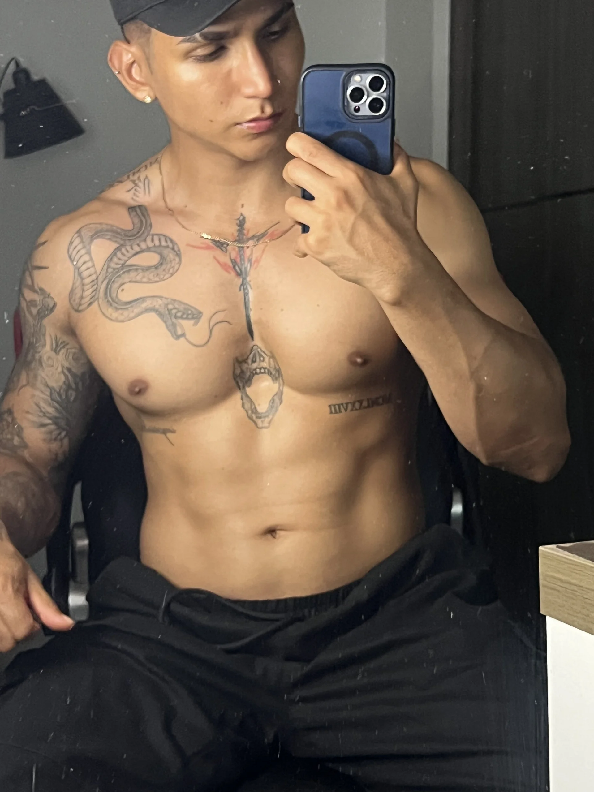 XXX Porn Photo of Nude muscle_boyhorny 208