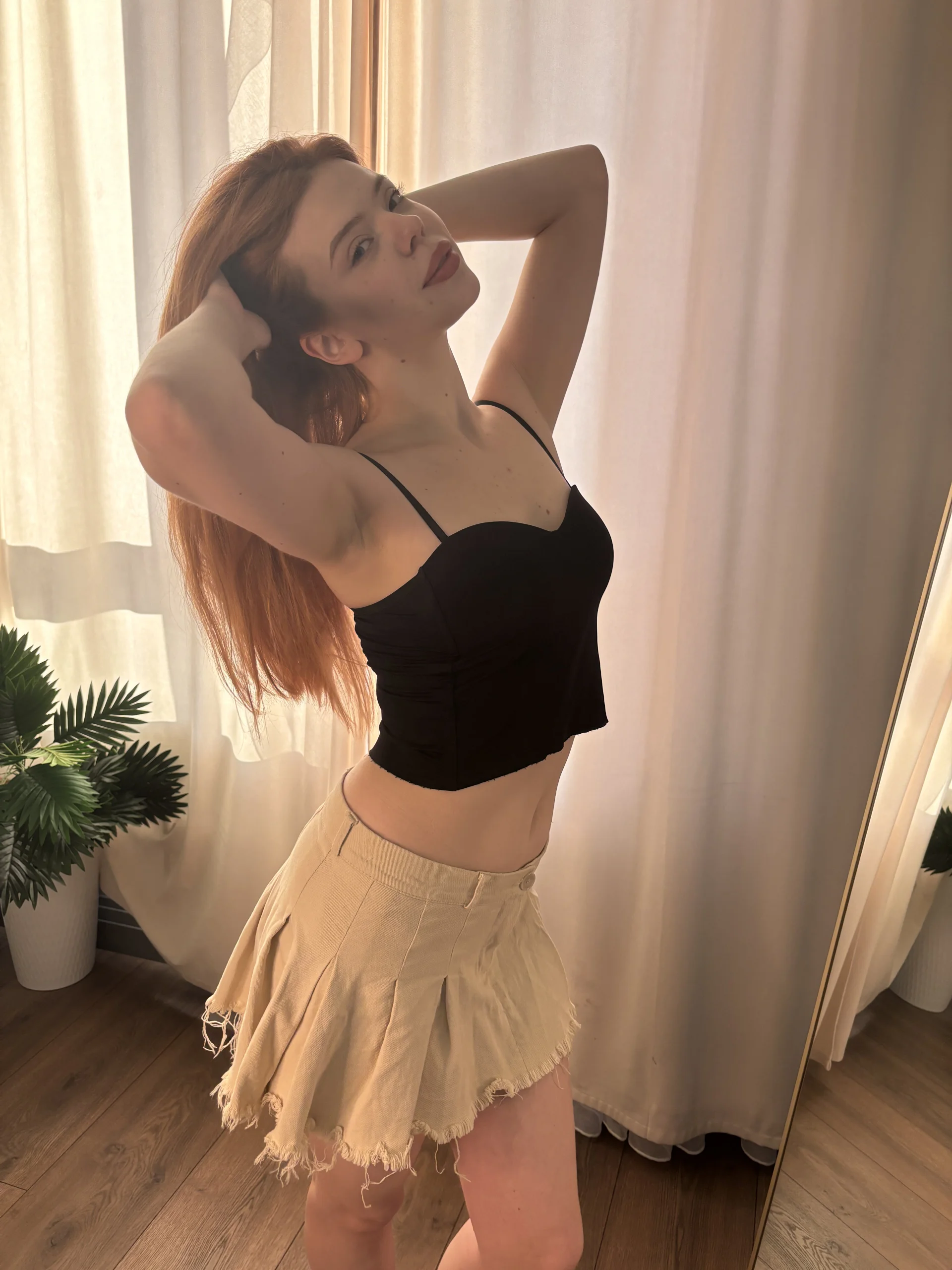 XXX Porn Photo of Nude foxyriss 2