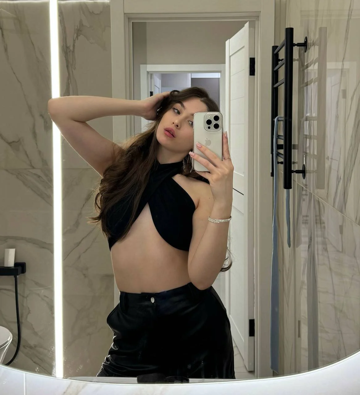 XXX Porn Photo of Nude BlerLessly 57