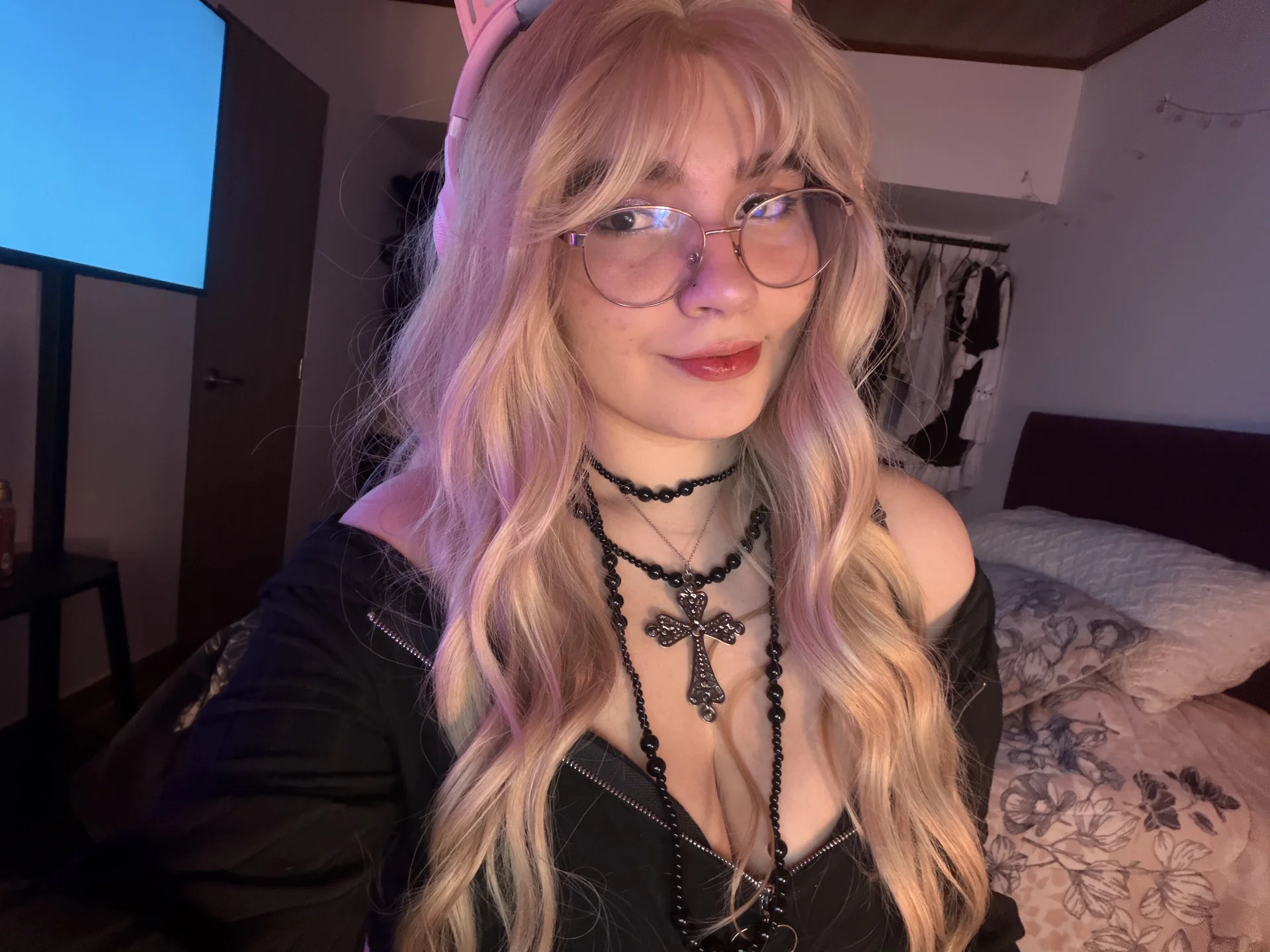 XXX Porn Photo of Nude QueenOfBeherits 12