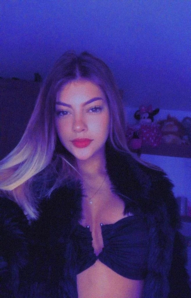 XXX Porn Photo of Nude selenne_schmitt 2