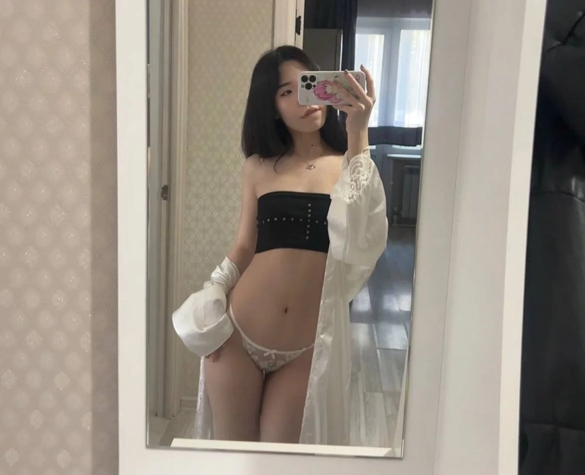 XXX Porn Photo of Nude AprilOnilll 19