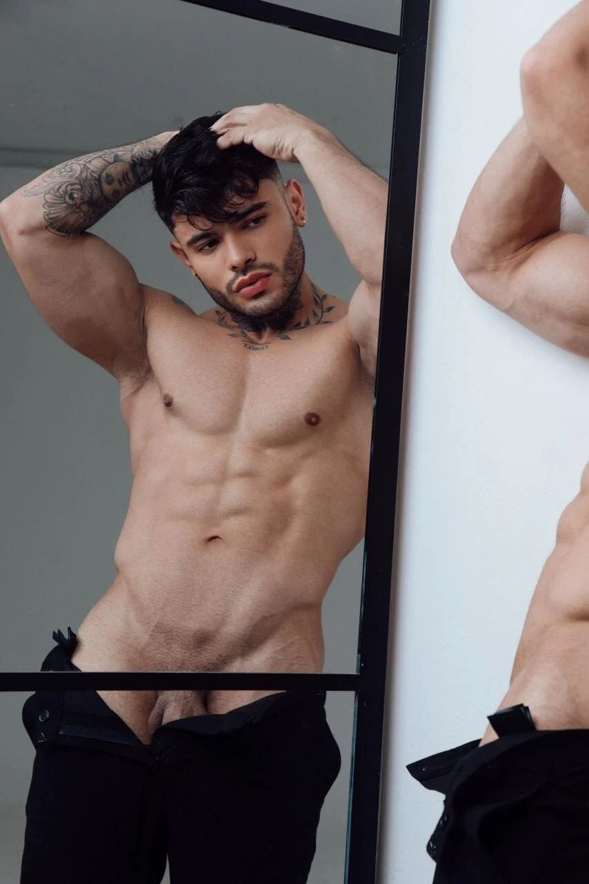 XXX Porn Photo of Nude thiago_ferrari_ 3