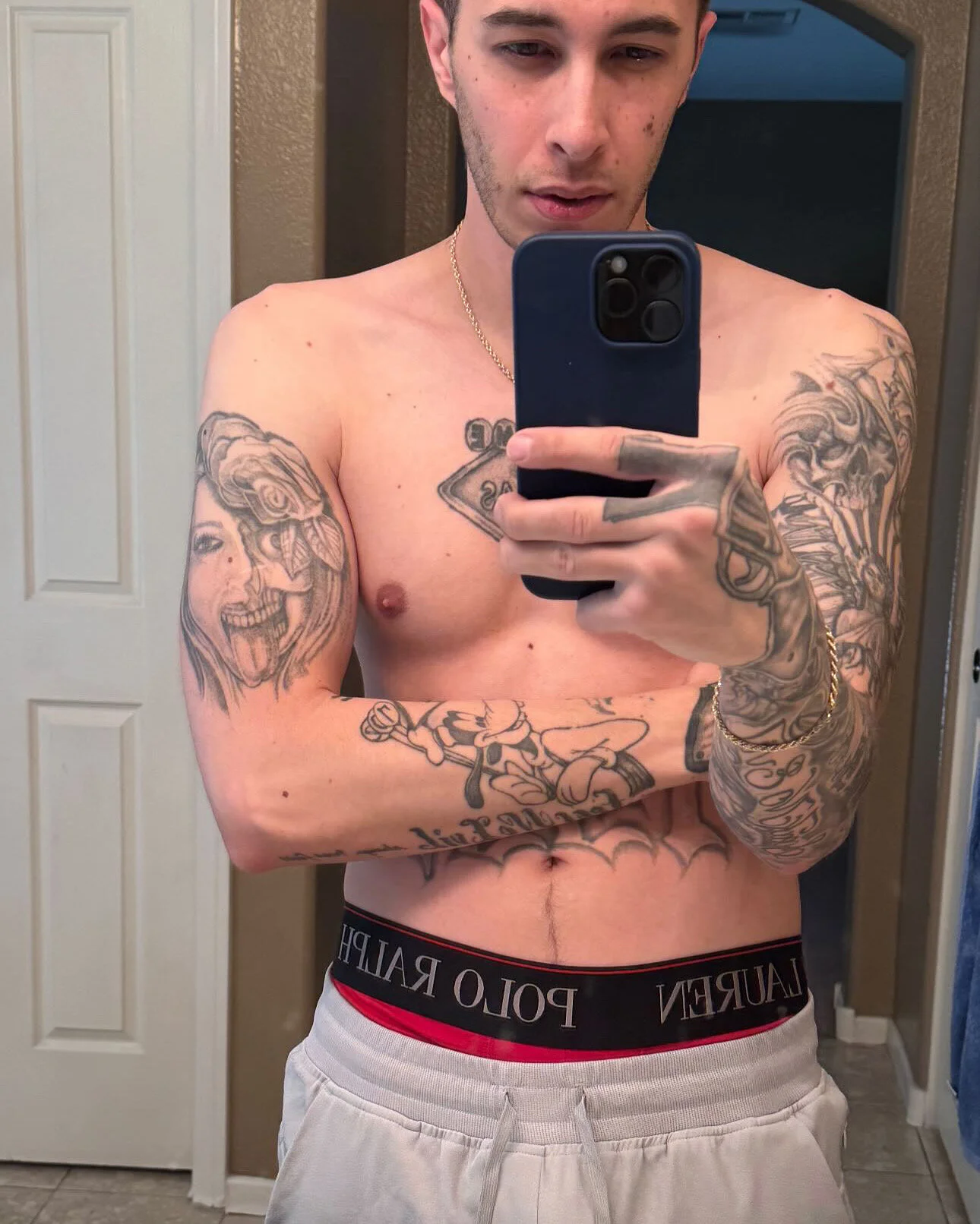 XXX Porn Photo of Nude JuicyJoshy 184