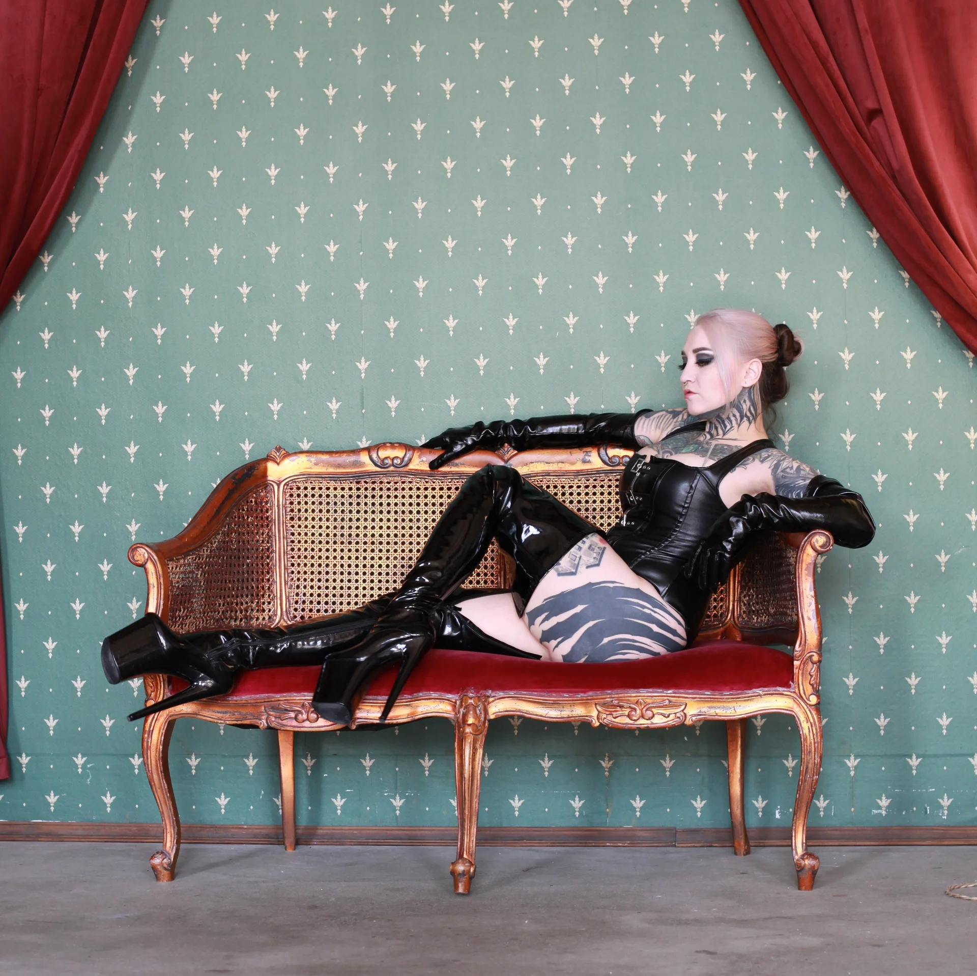 XXX Porn Photo of Nude MistressDarkSindel 8