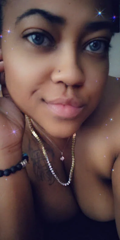XXX Porn Photo of Nude LionessGoddess 3