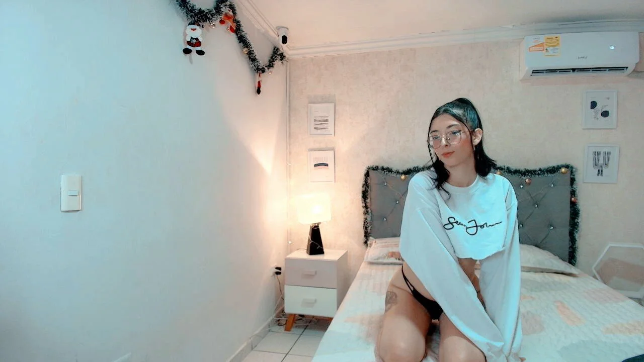 XXX Porn Photo of Nude emmalove_doll 26