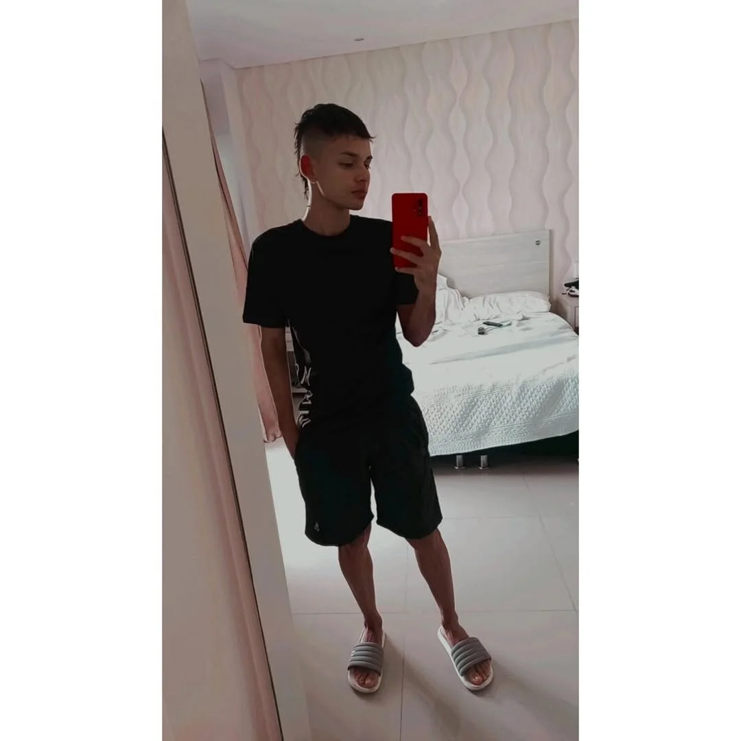 XXX Porn Photo of Nude Dereck_G 3