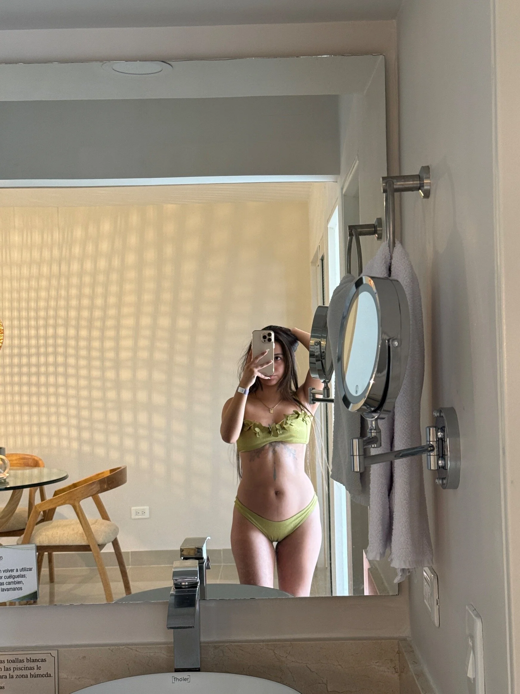 XXX Porn Photo of Nude aly_golden_ 13
