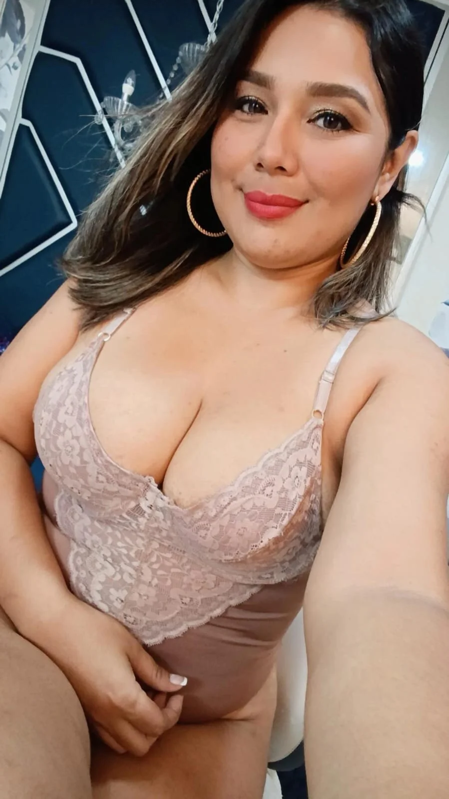 XXX Porn Photo of Nude LatinaHoleQueen 15
