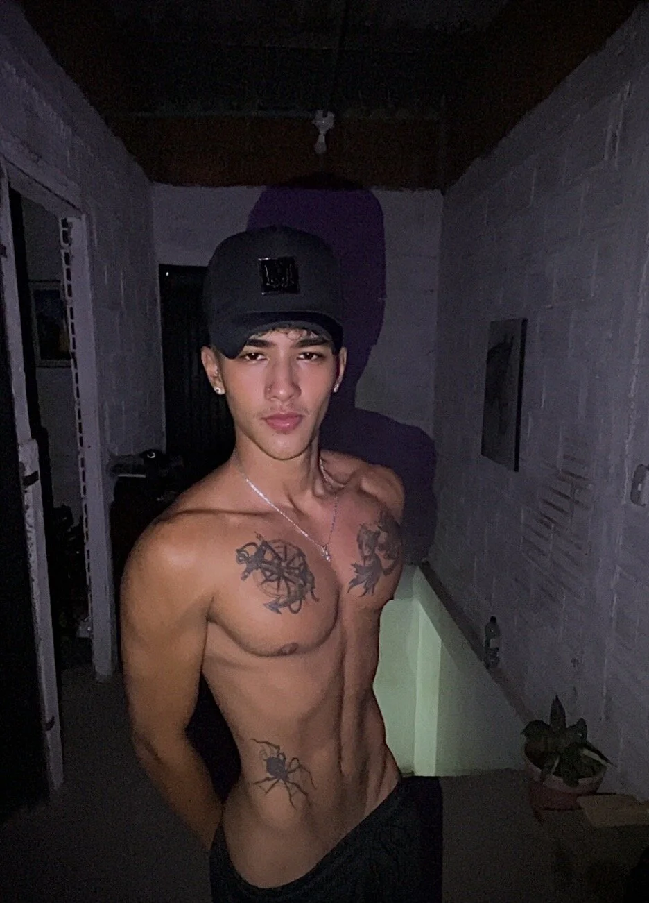 XXX Porn Photo of Nude billi_adamzz 3