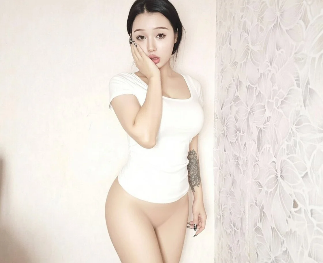 XXX Porn Photo of Nude KateZenvie 4