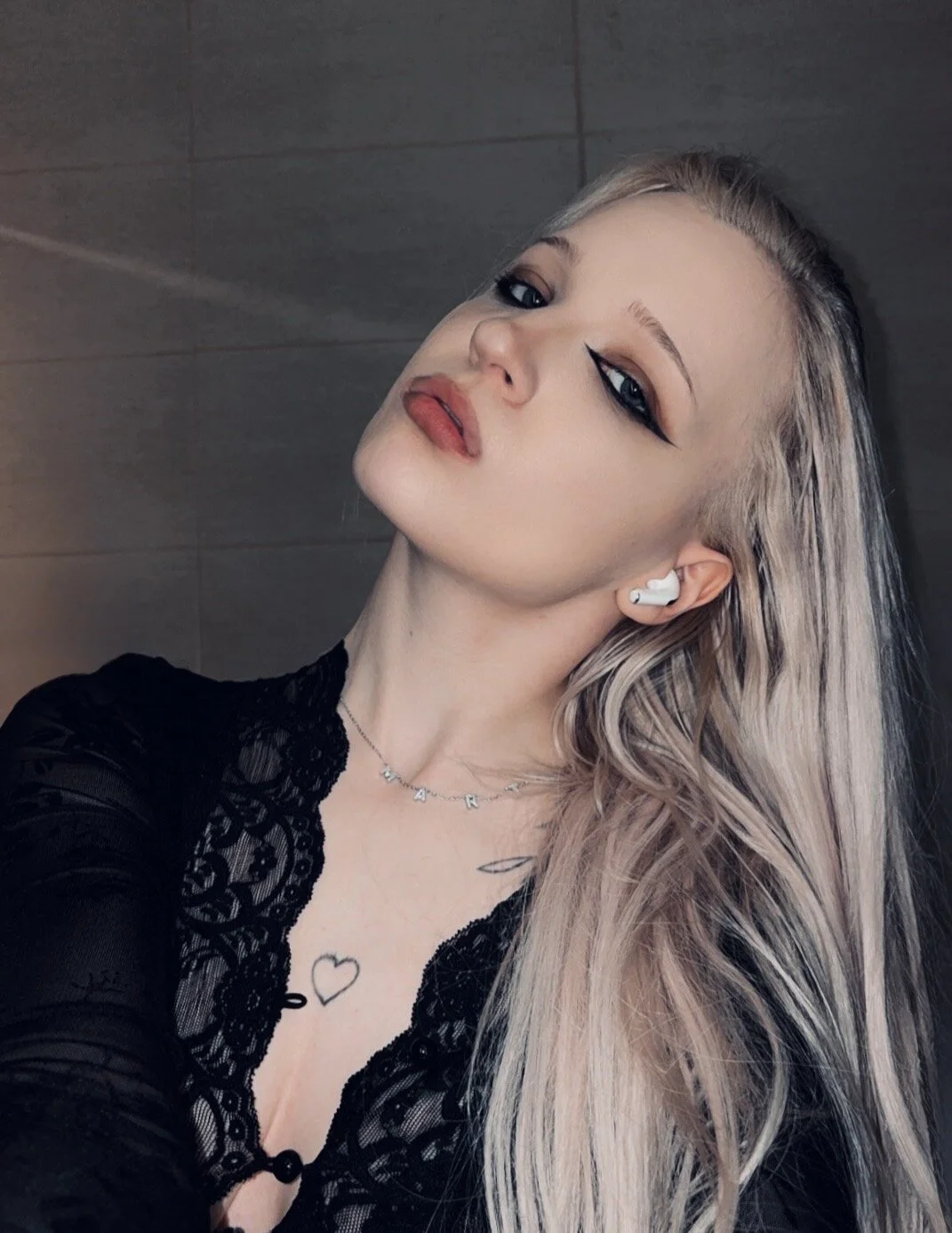 XXX Porn Photo of Nude linacherrytwin 19
